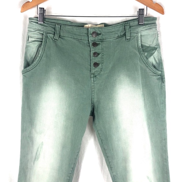 ❤️ 3/$30 Esprit crop jeans - Picture 2 of 8